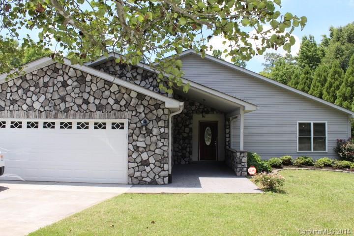 6833 Stillmeadow Dr., Charlotte, NC 28277