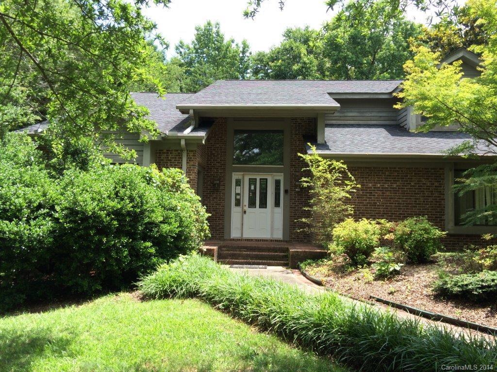 201 Manor Ridge Dr., Matthews, NC 28105