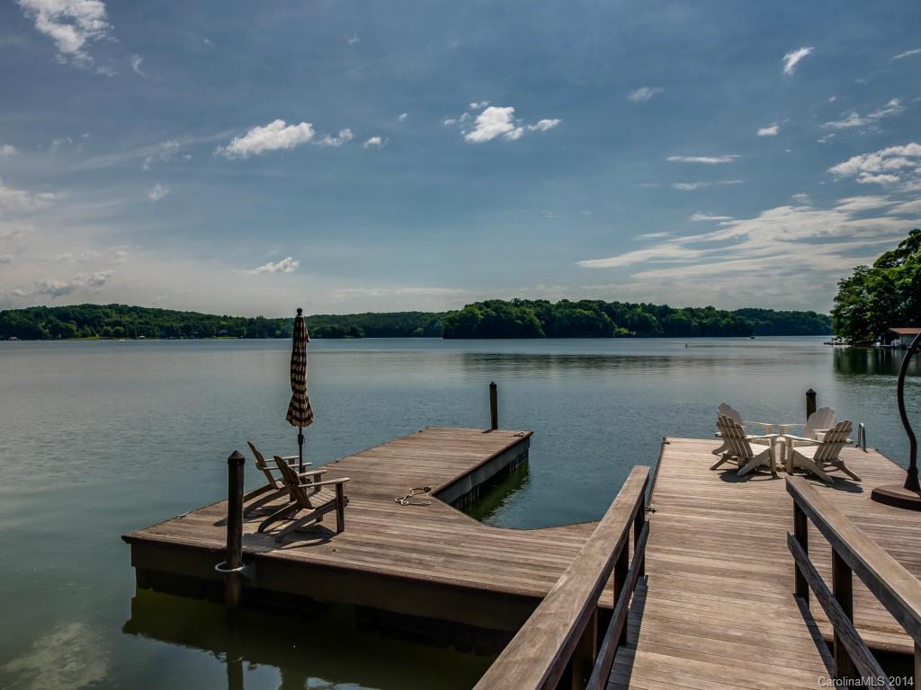 1390 Roundstone Rd., Sherrills Ford, NC 28673