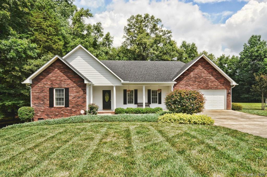 820 Willow Ln., Harrisburg, NC 28075