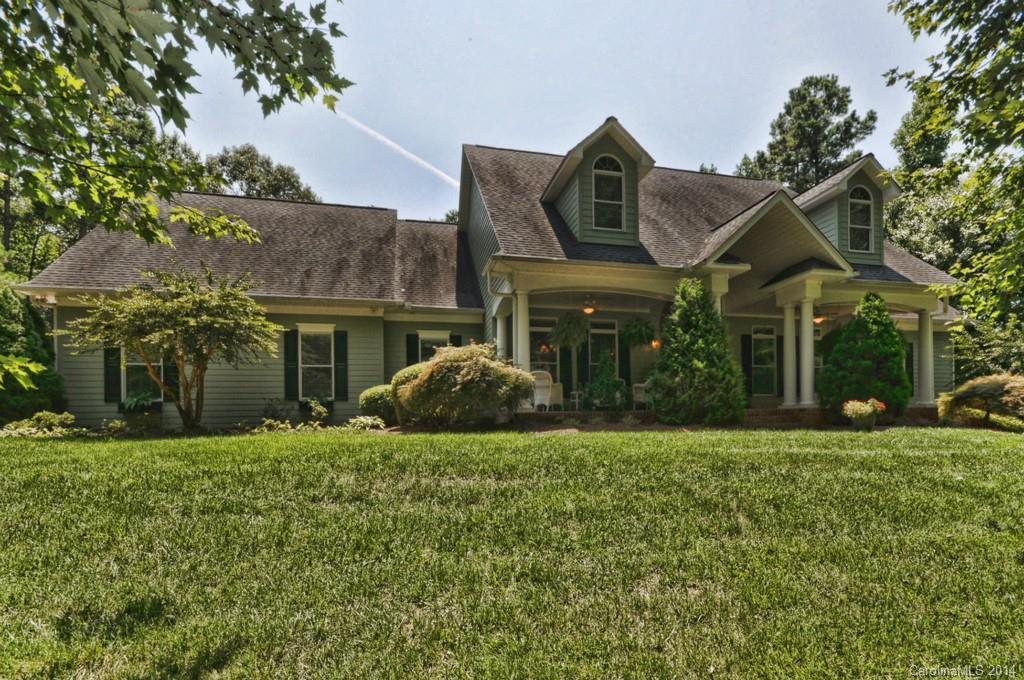8558 Casa Del Rio Dr., Sherrills Ford, NC 28673