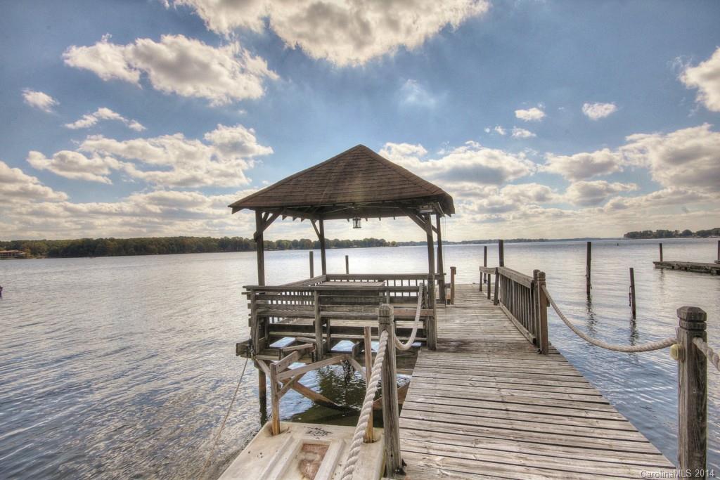 146 Surfside Ln., Mooresville, NC 28117