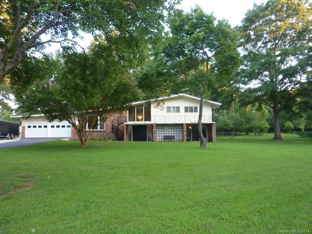 208 Woodside Dr., Harrisburg, NC 28075