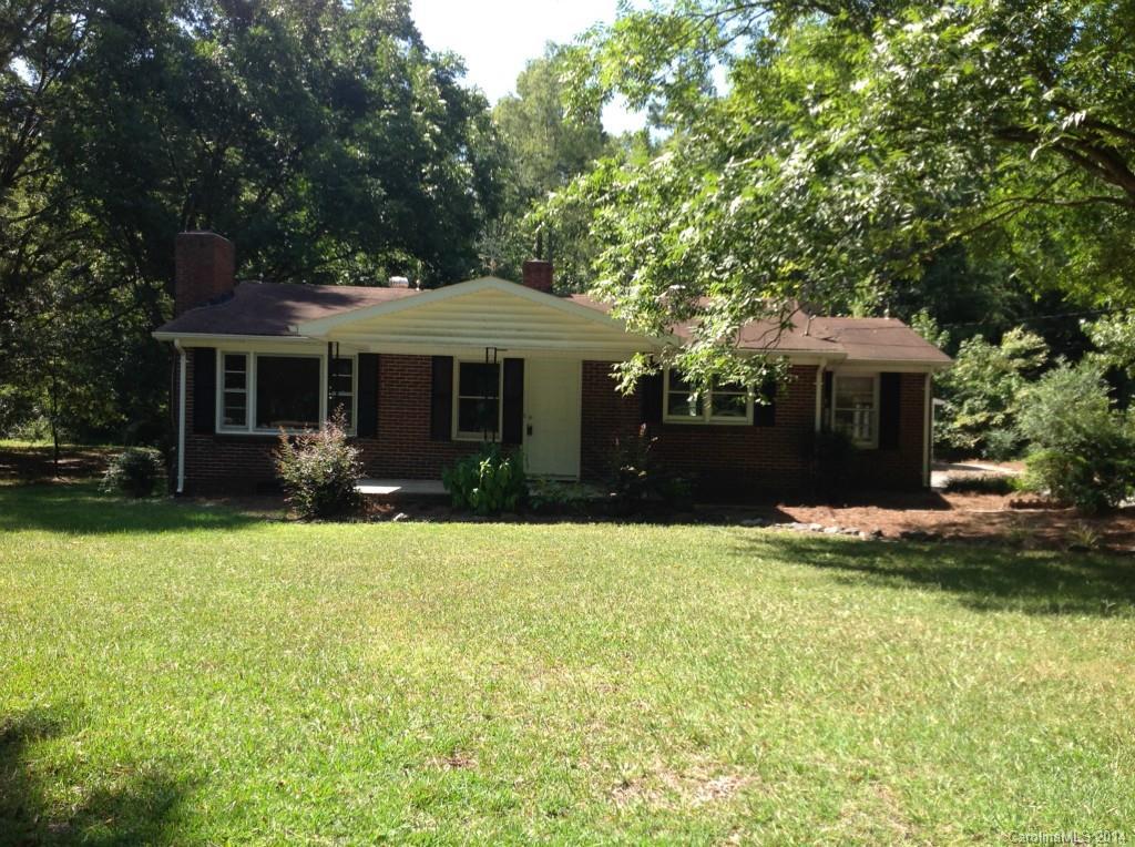 933 Chestnut Ln., Matthews, NC 28104