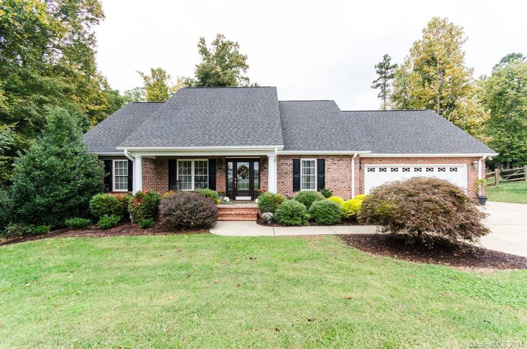 2899 Weatherfield Dr., Lincolnton, NC 28092