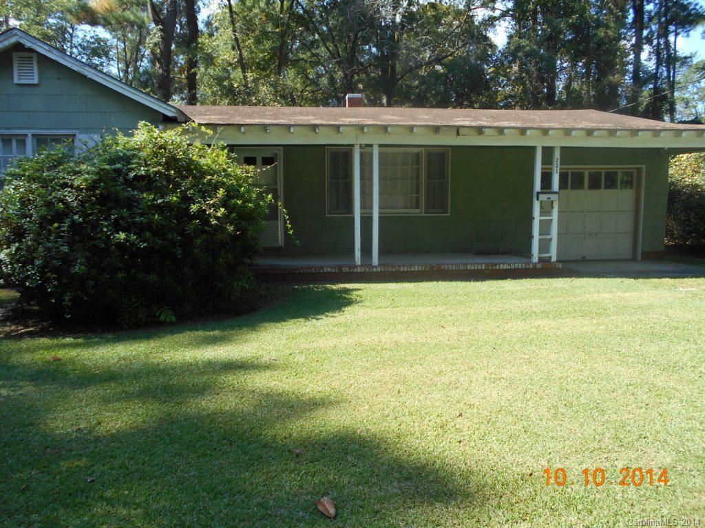 221 Thompson St., Whiteville, NC 28472
