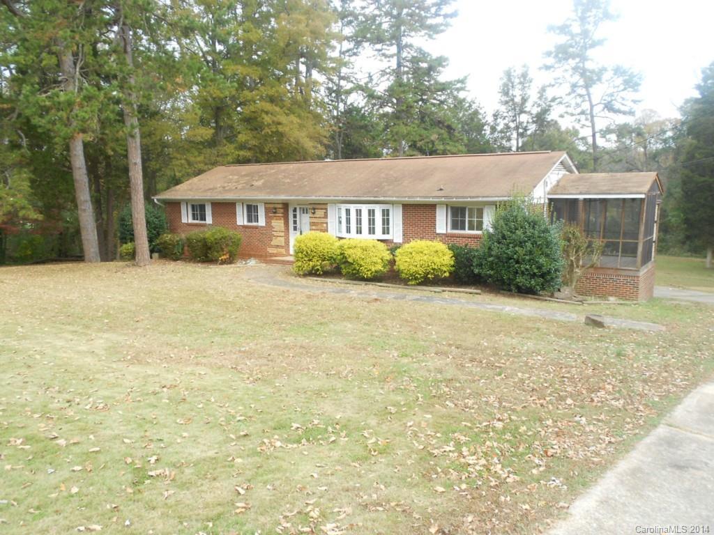 1136 Leigh Cir., Charlotte, NC 28216