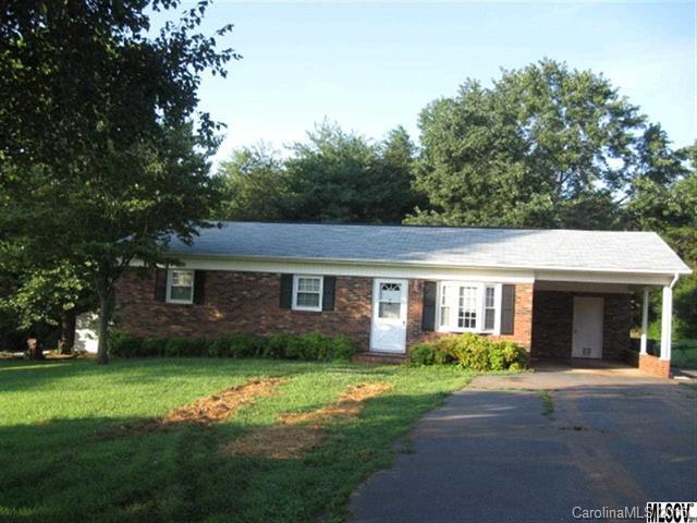 5575 Hillside Ct., Hickory, NC 28602