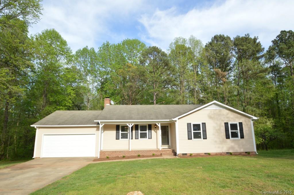 6230 Mosstree Cir., Charlotte, NC 28215