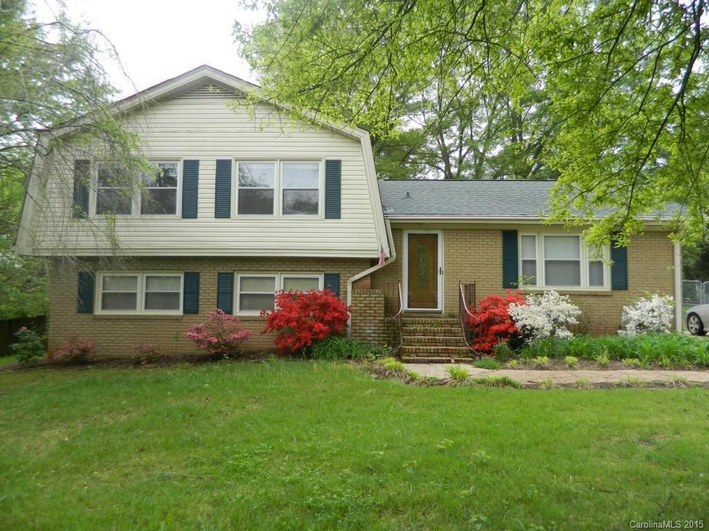 208 Ridge Dr., Harrisburg, NC 28027