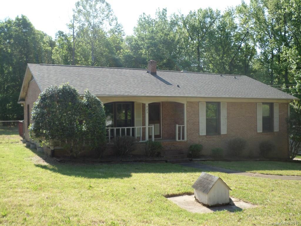 923 Lundy Ln., Charlotte, NC 28214