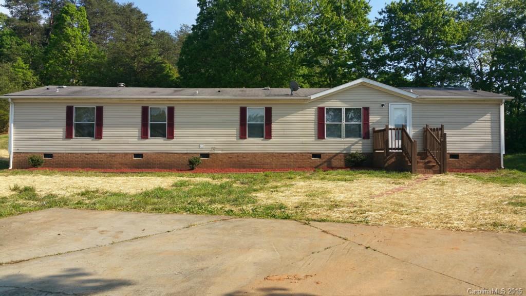 372 Forest Hollow Dr., Statesville, NC 28677