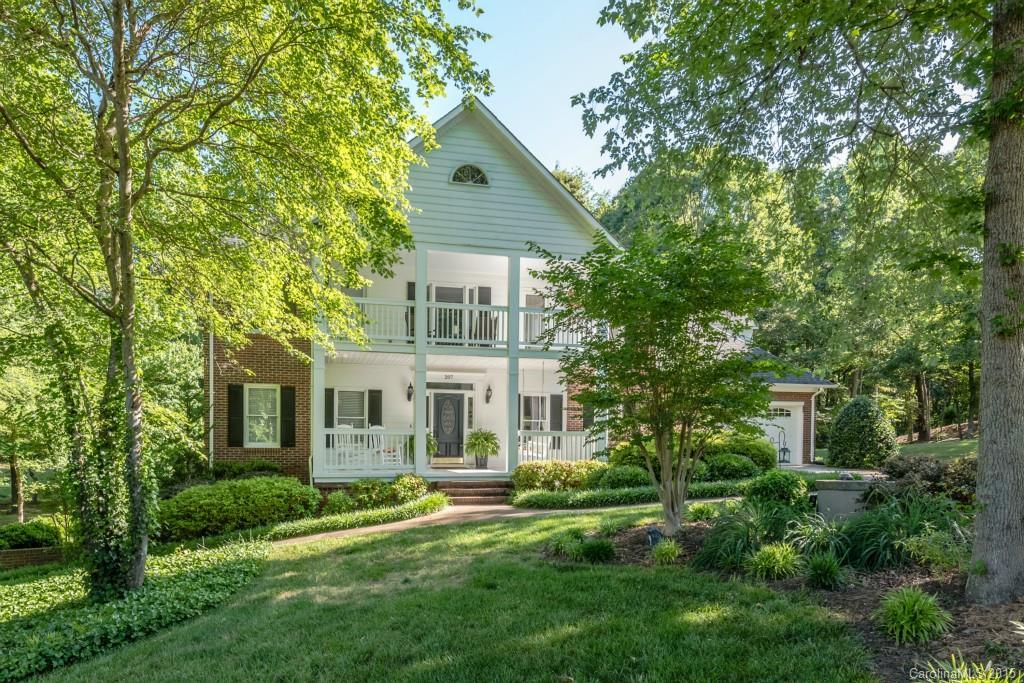 207 Hickory Lane Dr., Mount Holly, NC 28120
