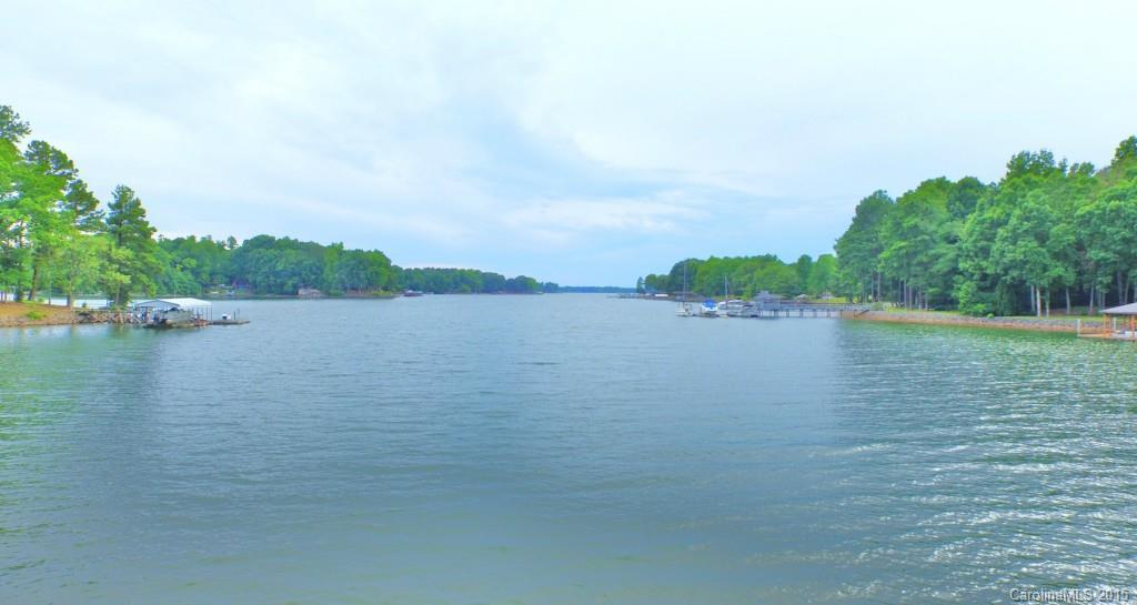 112 Chatfield Cove Dr., Mooresville, NC 28117