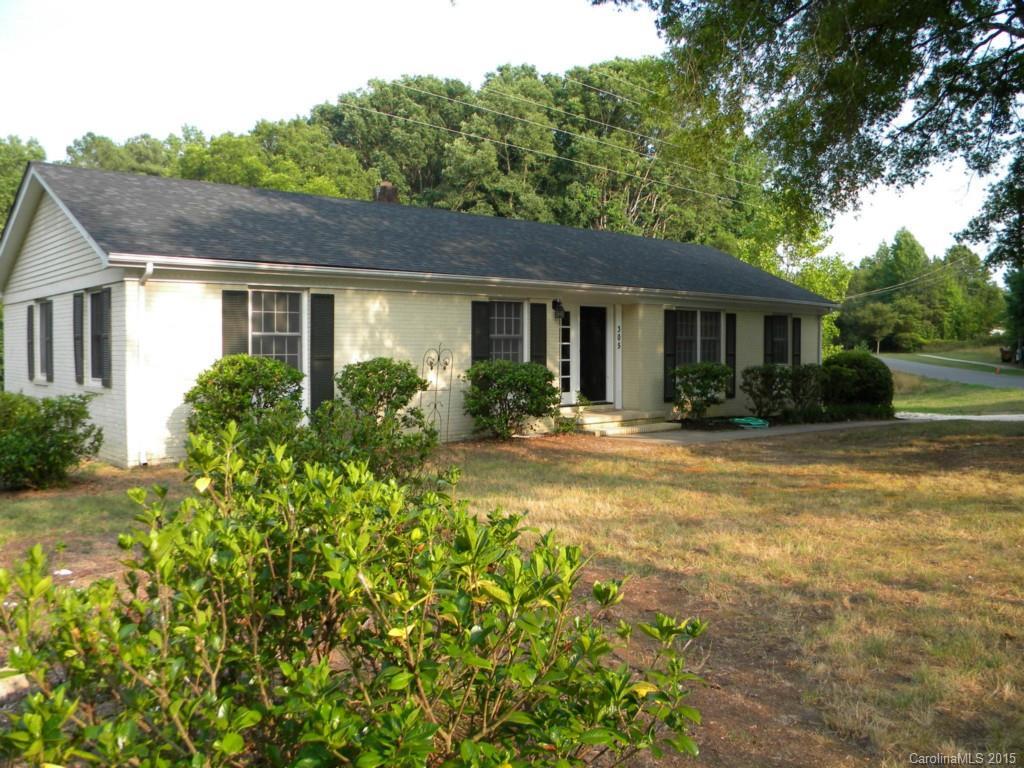 305 Pine Rd., Davidson, NC 28036