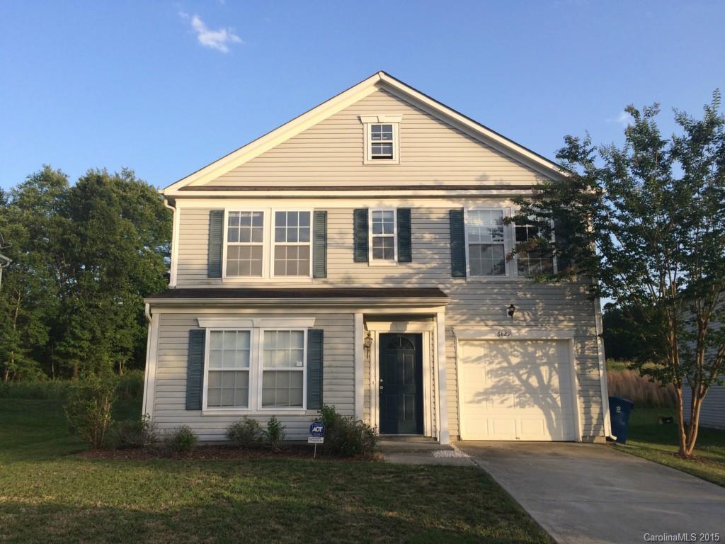 6829 Wandering Creek Dr., Charlotte, NC 28216