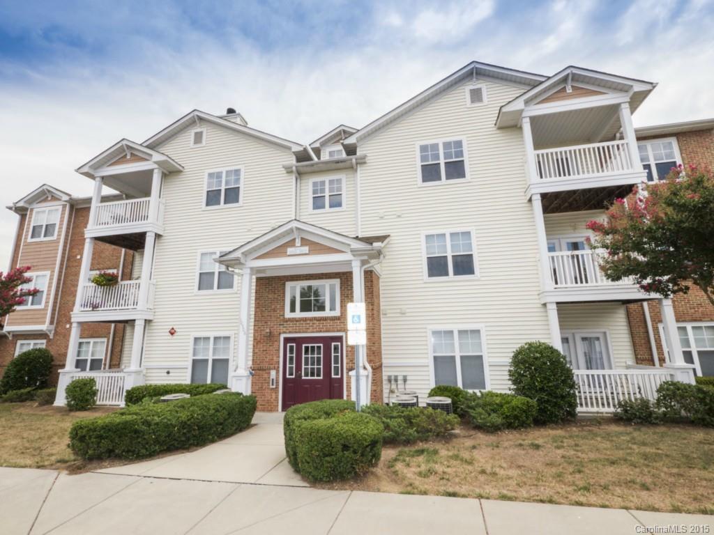 10526 Hill Point Ct., Charlotte, NC 28262