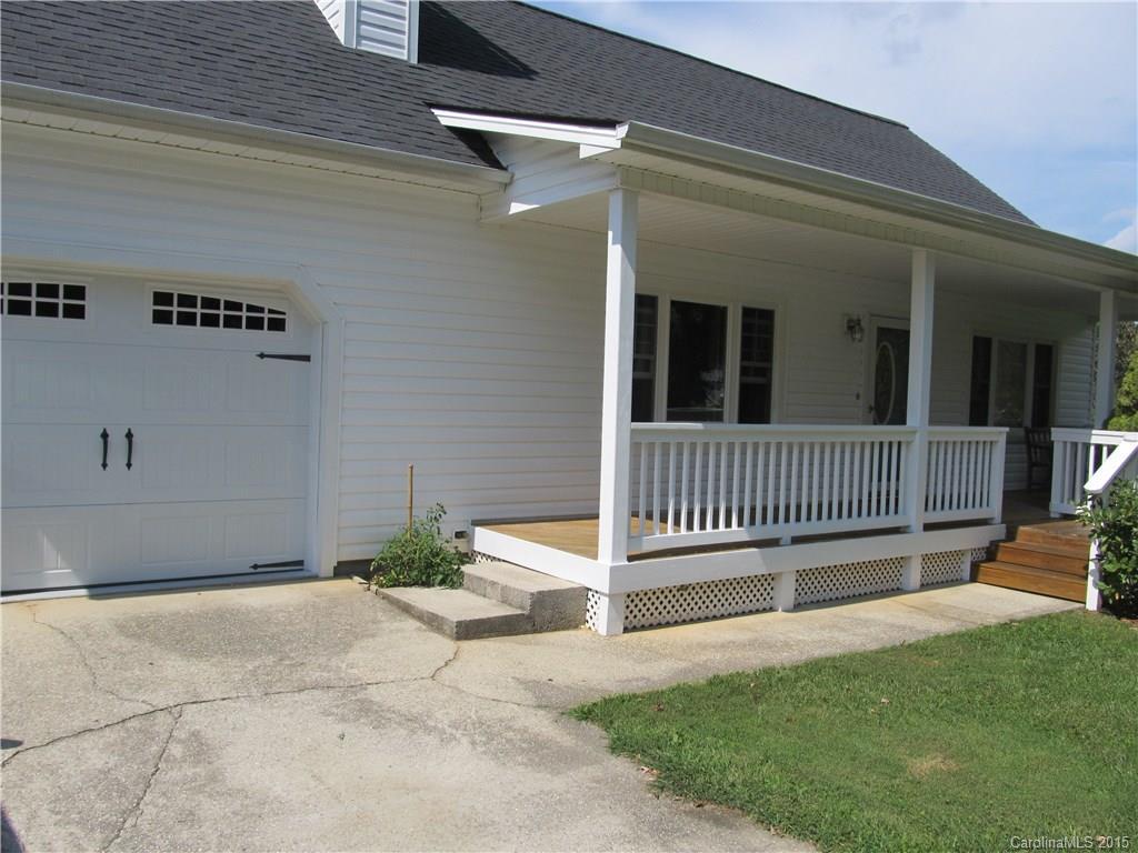 4 Apple Blossom Ln., Hendersonville, NC 28792