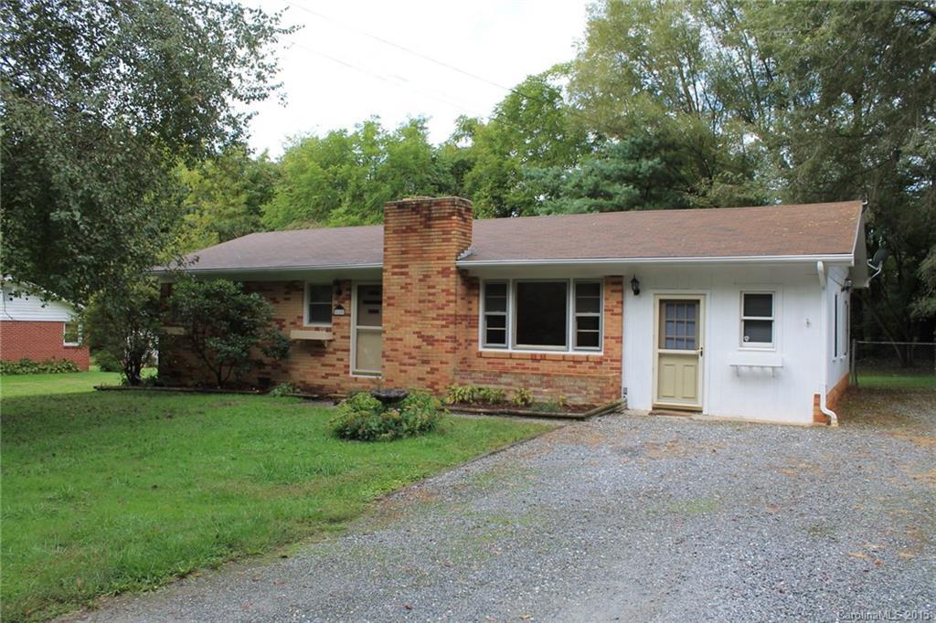 615 Dellwood Ter., Hendersonville, NC 28791