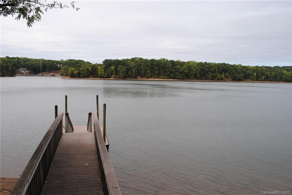 128 Harborcliff Dr., Statesville, NC 28677