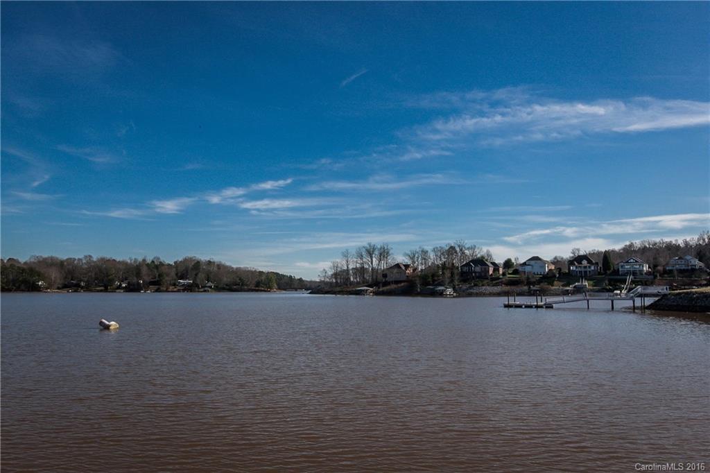6958 Ingleside Dr., Sherrills Ford, NC 28673