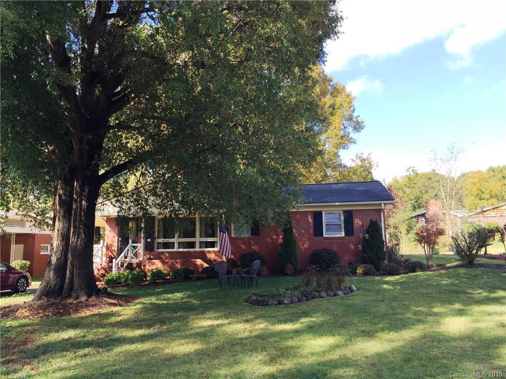 907 Honeysuckle Ln., Albemarle, NC 28001