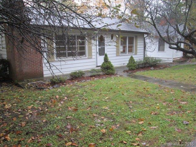 824 Willow Rd., Hendersonville, NC 28739