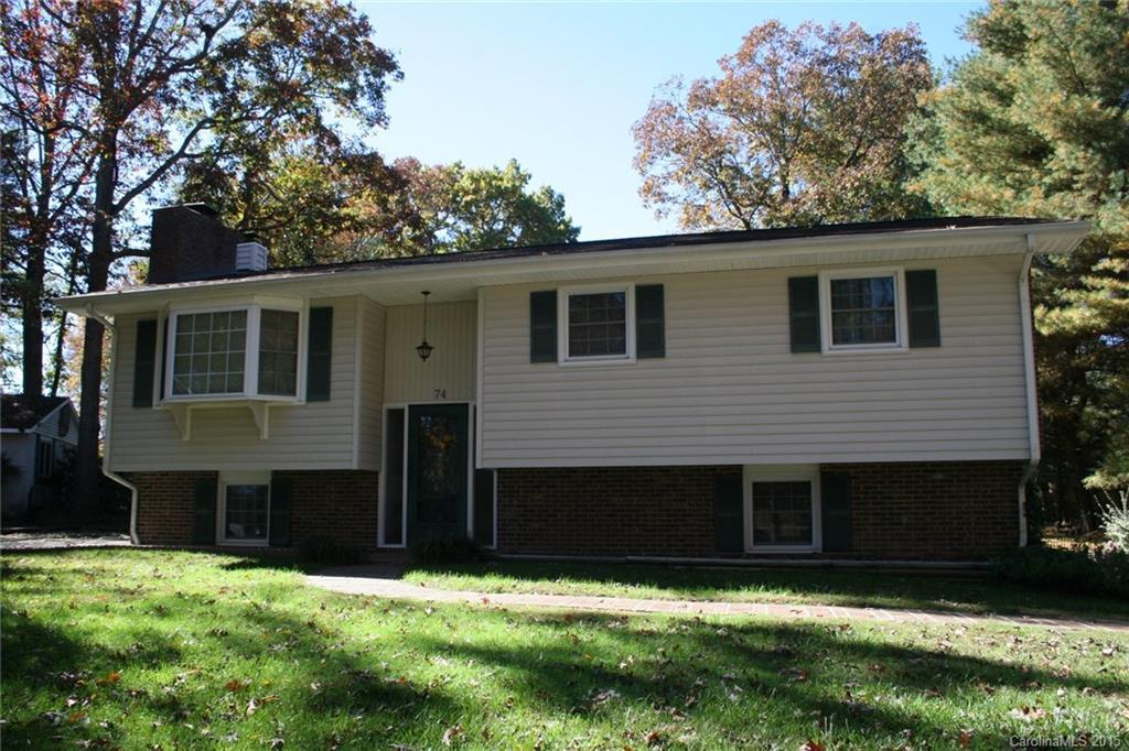 74 Manassas Dr., Hendersonville, NC 28791