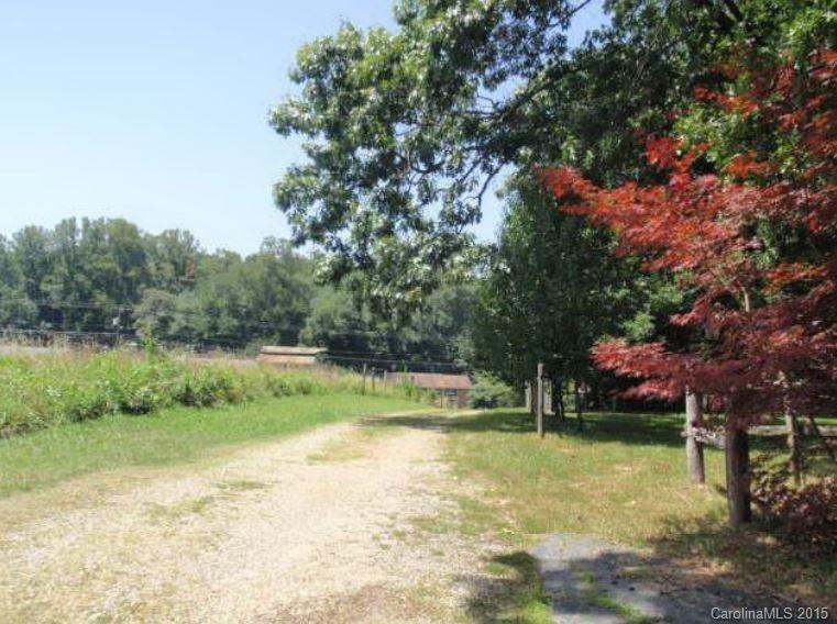 67 Sandy Hill Ln., Hendersonville, NC 28792