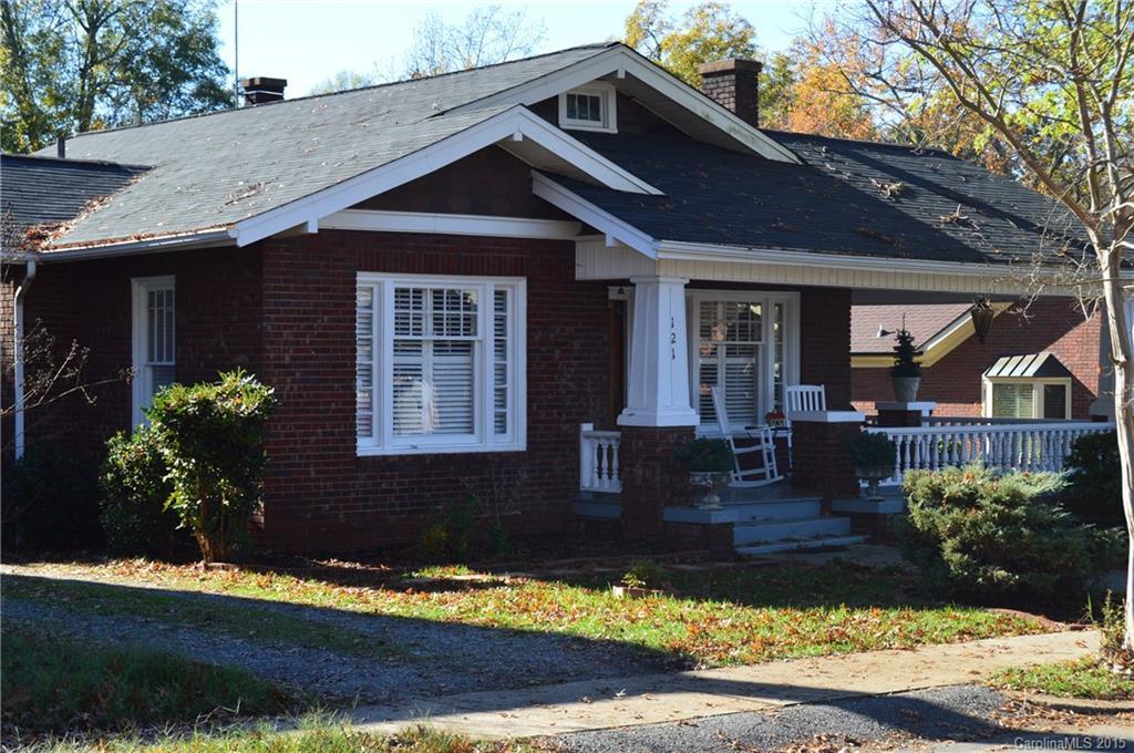 121 N Oakwood Dr., Statesville, NC 28677
