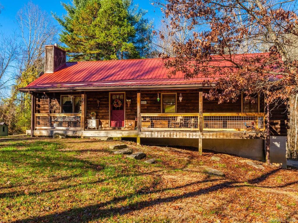 51 Meadow Woods Dr., Hendersonville, NC 28792