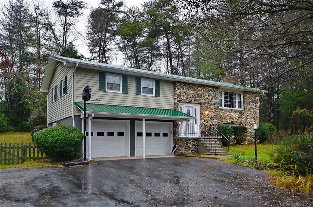 138 Whisperwood Dr., Hendersonville, NC 28791