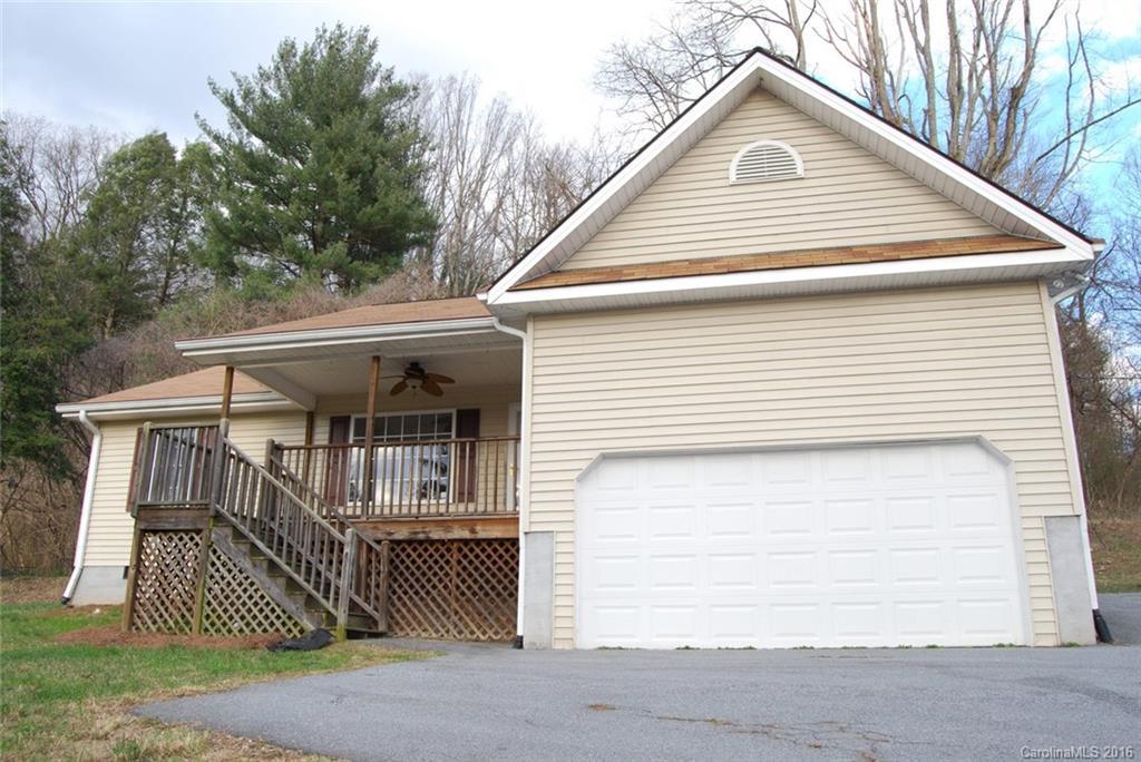 550 Lyndhurst Dr., Hendersonville, NC 28791