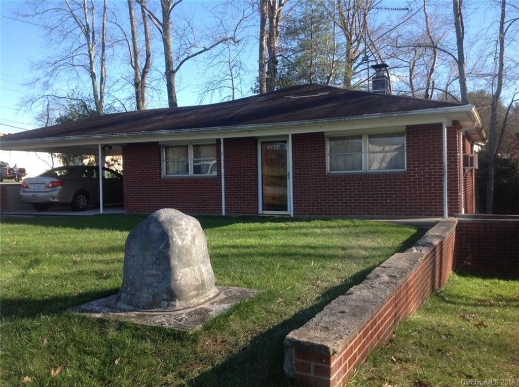 2864 Ridge Rd., Hendersonville, NC 28792