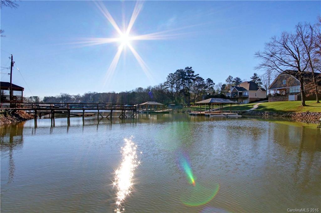 8251 Lymnos Ln., Sherrills Ford, NC 28673