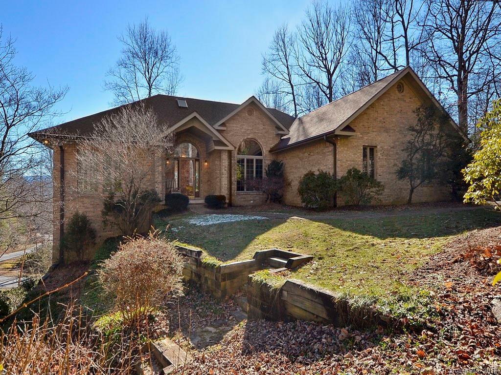 2451 W Cumming Woods Lane Rd., Hendersonville, NC 28739