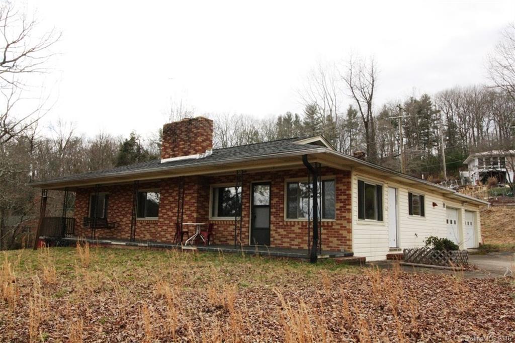 562 Mountain Rd., Hendersonville, NC 28791