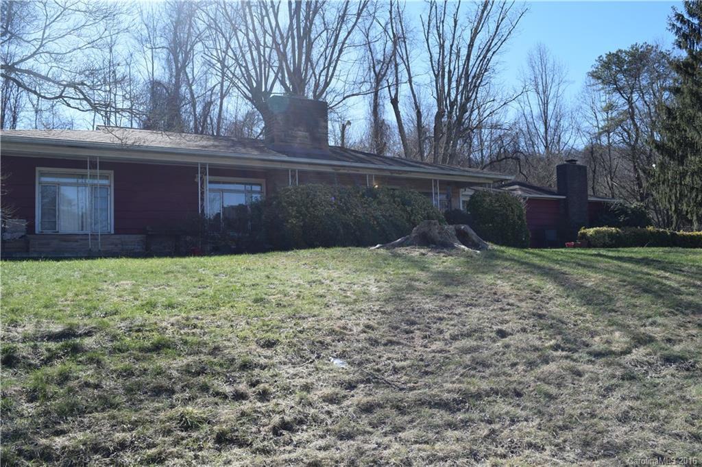 102 Leverette Dr., Hendersonville, NC 28791