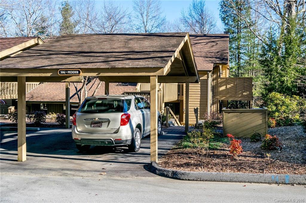 306 Live Oak Ln., Hendersonville, NC 28791