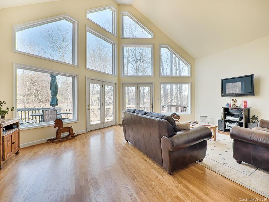 7025 Locke Dr., Sherrills Ford, NC 28673