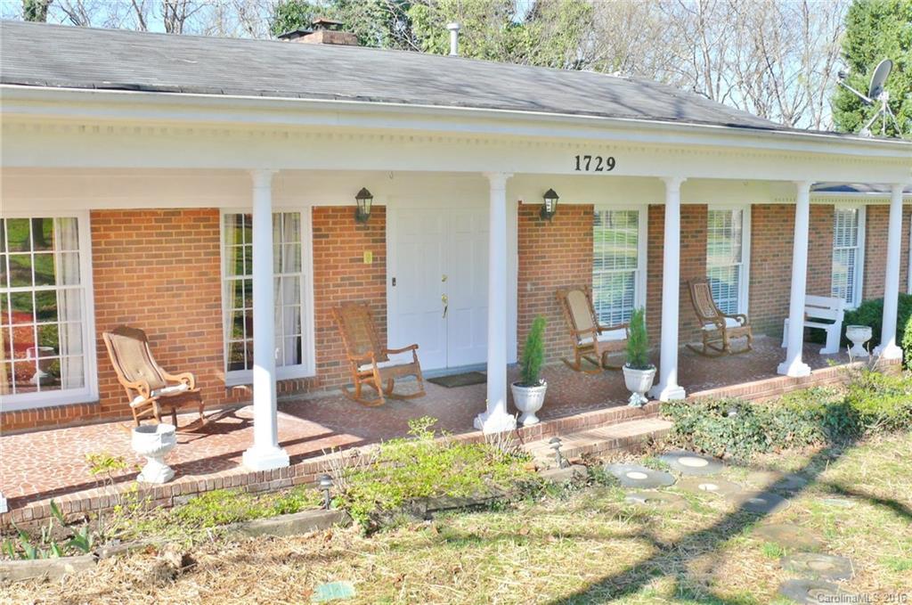 1729 Oakridge Dr., Charlotte, NC 28216