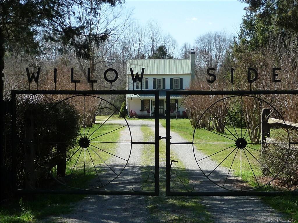 201 Willowside Dr., Mount Holly, NC 28120