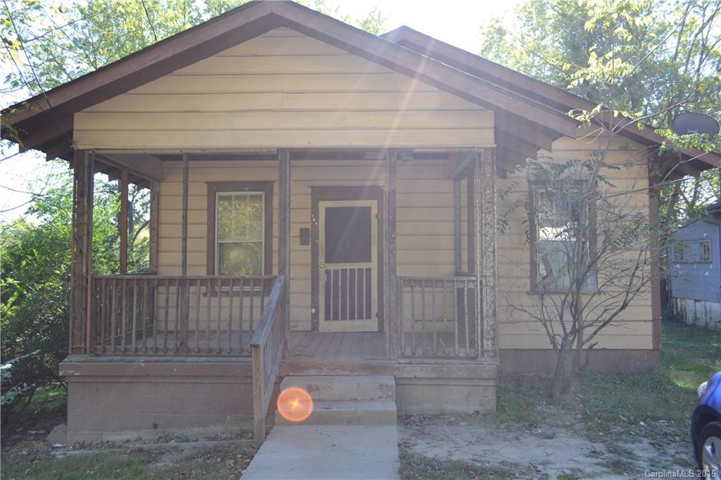 704 Jonas St., Hendersonville, NC 28792