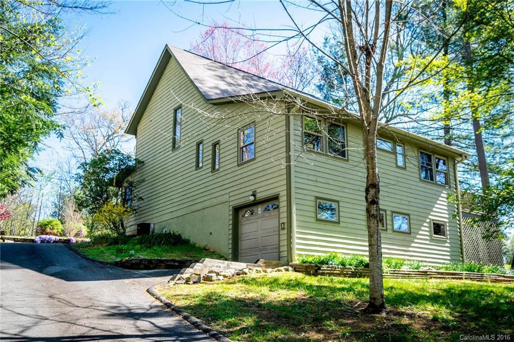 1011 Old Hemlock Ct., Hendersonville, NC 28739