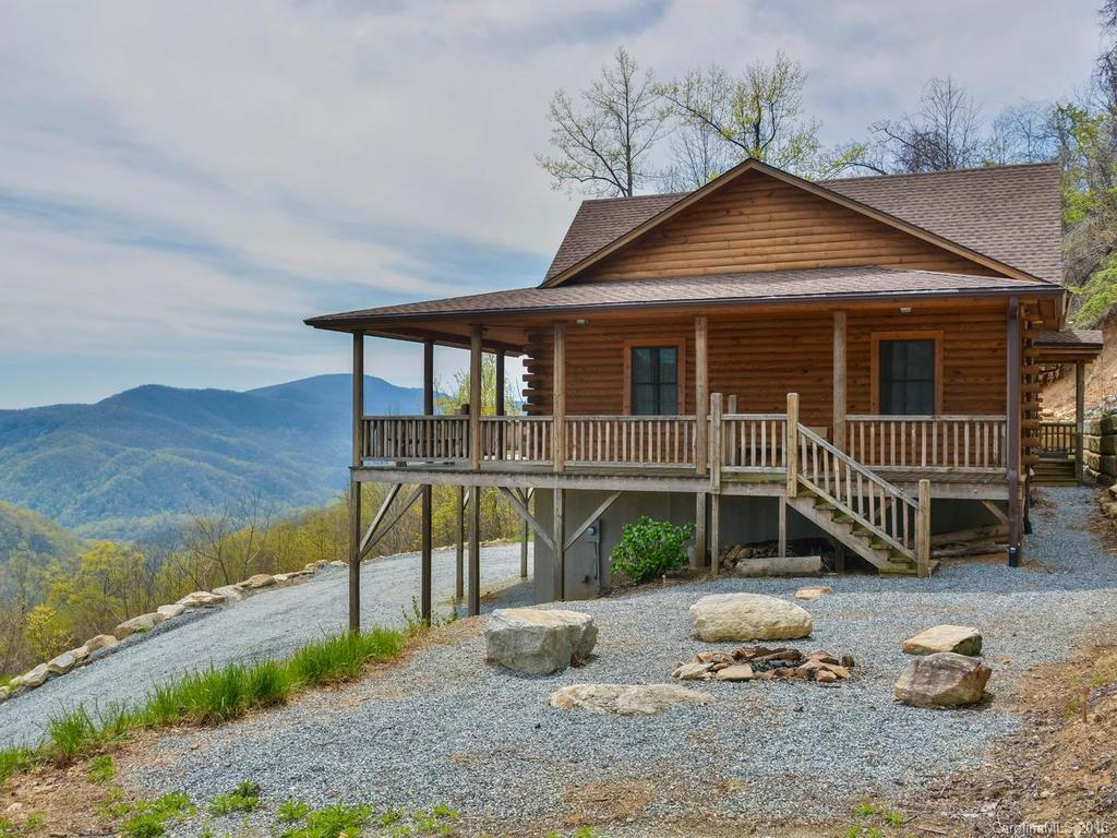 757 Old Place Bluff Rd., Hendersonville, NC 28792