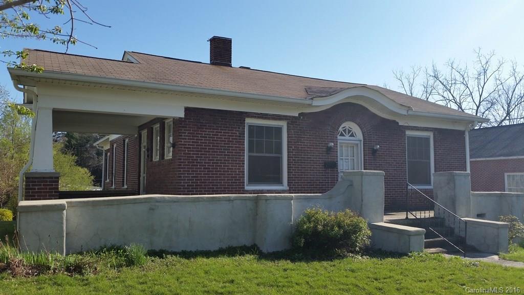 336 1st Ave., Hendersonville, NC 28739