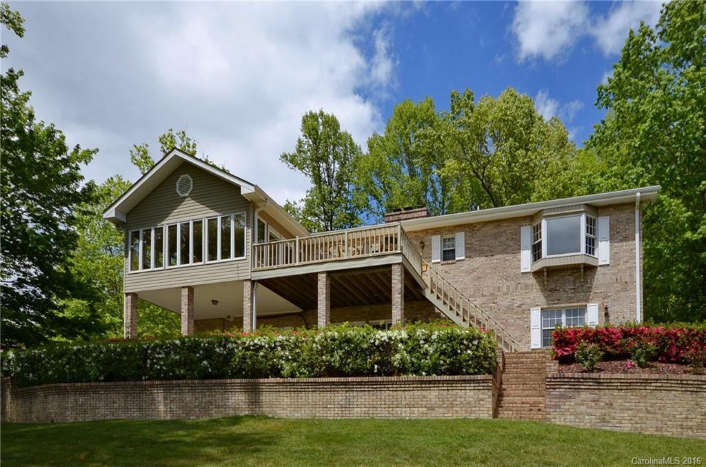 2230 E Cumming Woods Lane Ln., Hendersonville, NC 28739