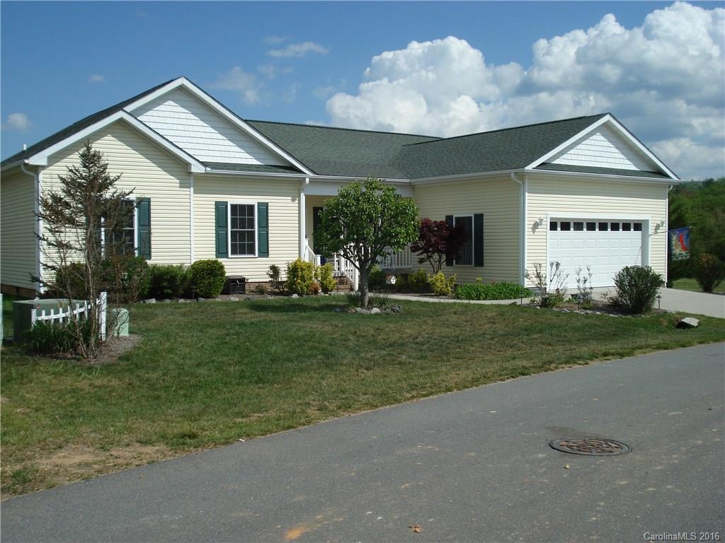 454 Riverwind Dr., Hendersonville, NC 28739