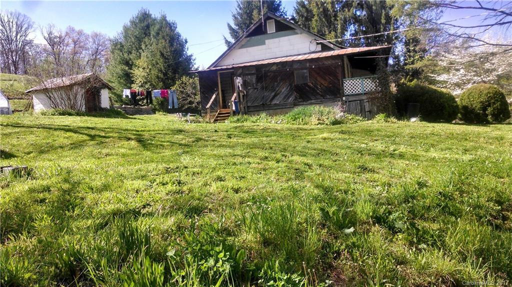 534 Grindstaff Rd., Burnsville, NC 28714