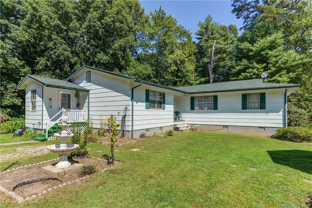 915 Holbert Rd., Hendersonville, NC 28791